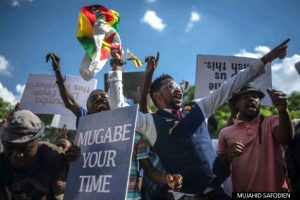 Duube didi (2) baawo jaftugo laamu ha jude Robert Mugabe yimbe Zimbabwe do wasmita
